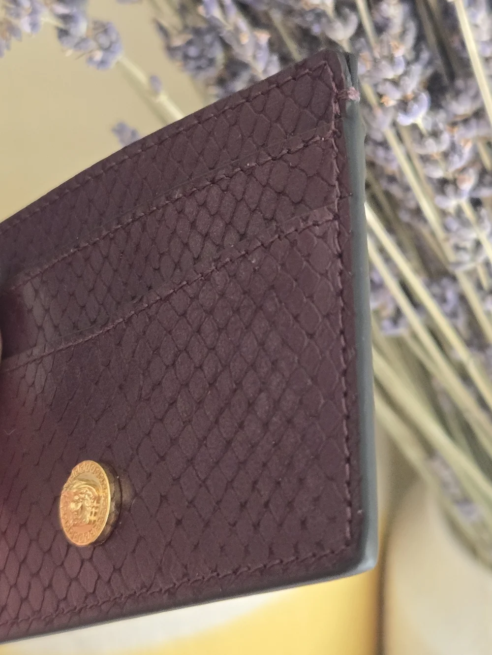 NIB Versace Medusa Biggie Burgundy Snakeskin Leather Card Case Unisex